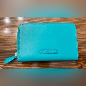 Vera Bradley EUC Turquoise Zip Wallet